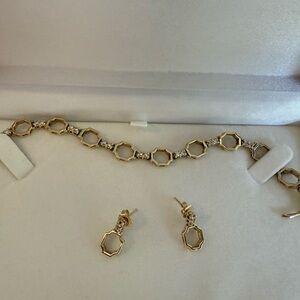 Gold and diamonds bracelet and earrings set